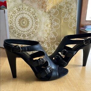 Elegant Cage Black Buckle Heels *EUC*